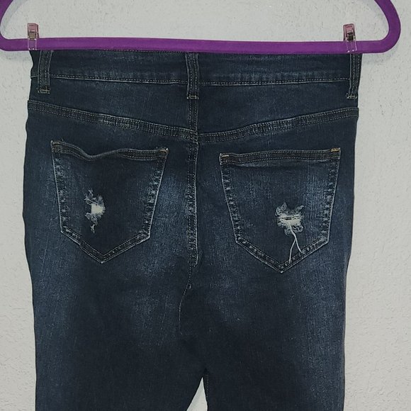 NoBo Ladies' stylish high rise, crop, flare distressed jeans size 9/ 28" waist - Picture 13 of 15